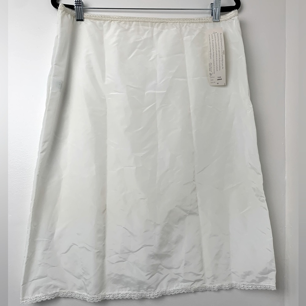 🎄🔥🕊️BNWT Vintage Pinehurst White Slip Skirt